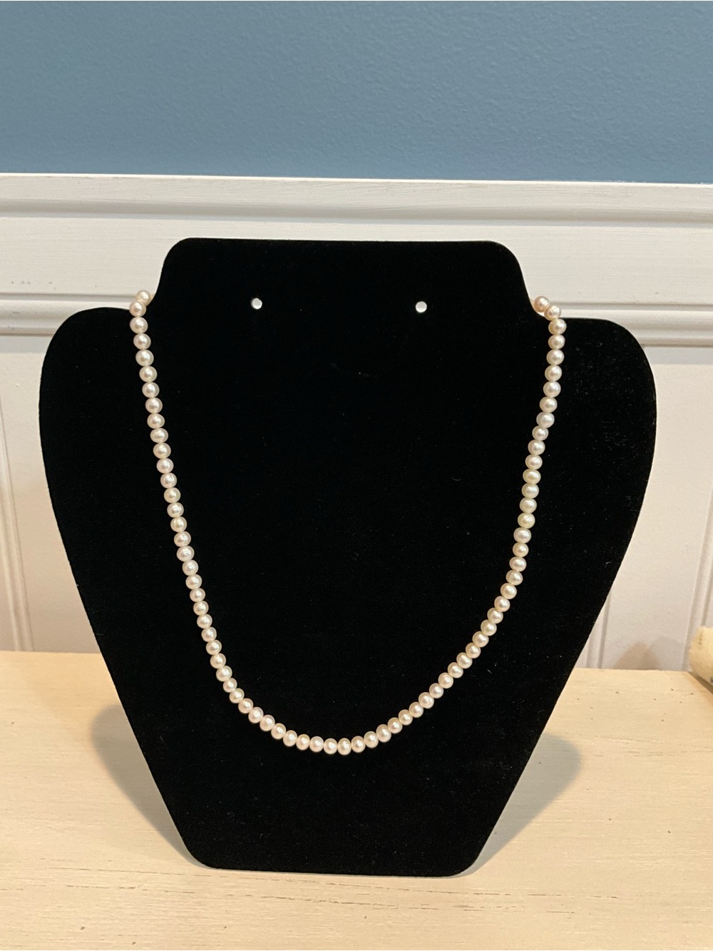 Classic White Pearl Necklace - Elegant Women's Jewelry